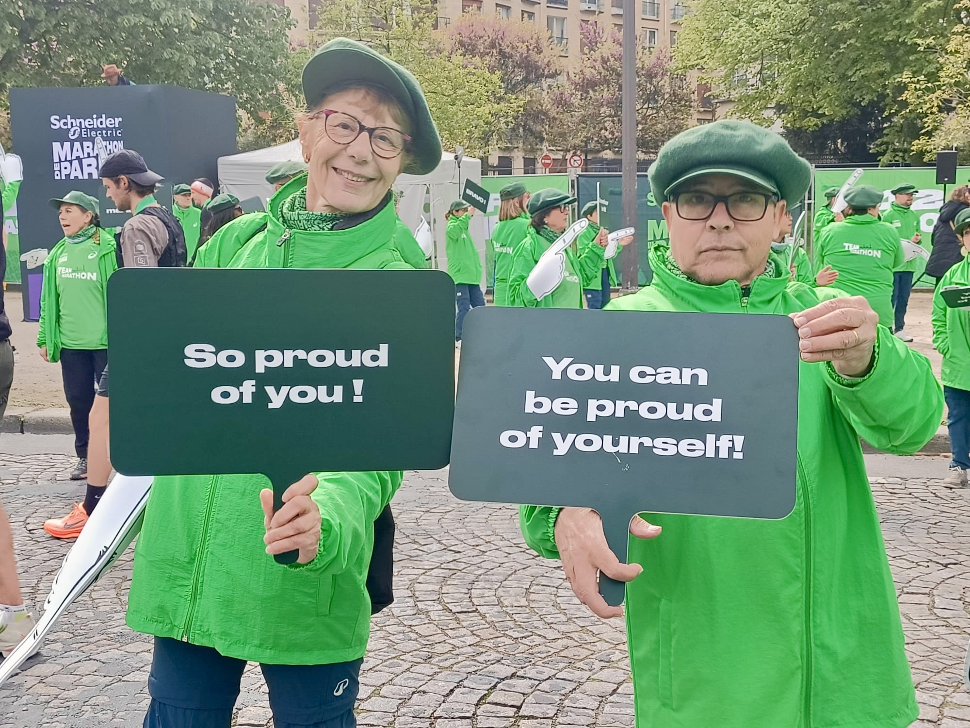 Bénévoles à pied d'œuvre Marathon Paris 2026