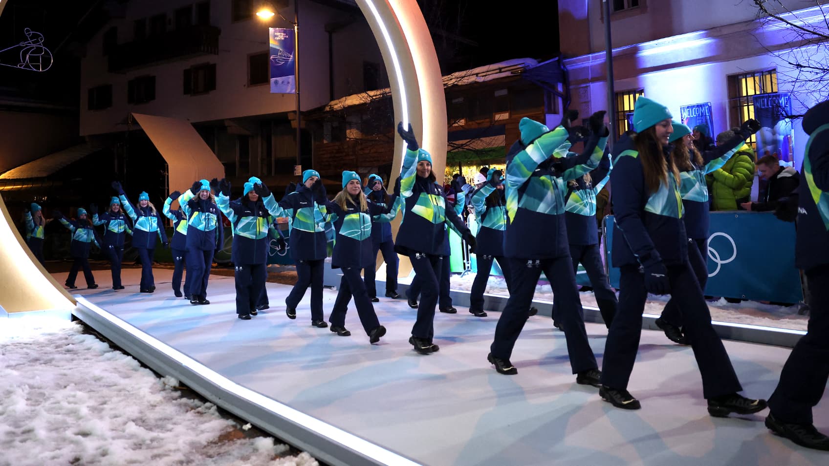JO 2026 : deux ans après Paris 2024, la vague bleue des volontaires français sur les Jeux de Milan Cortina